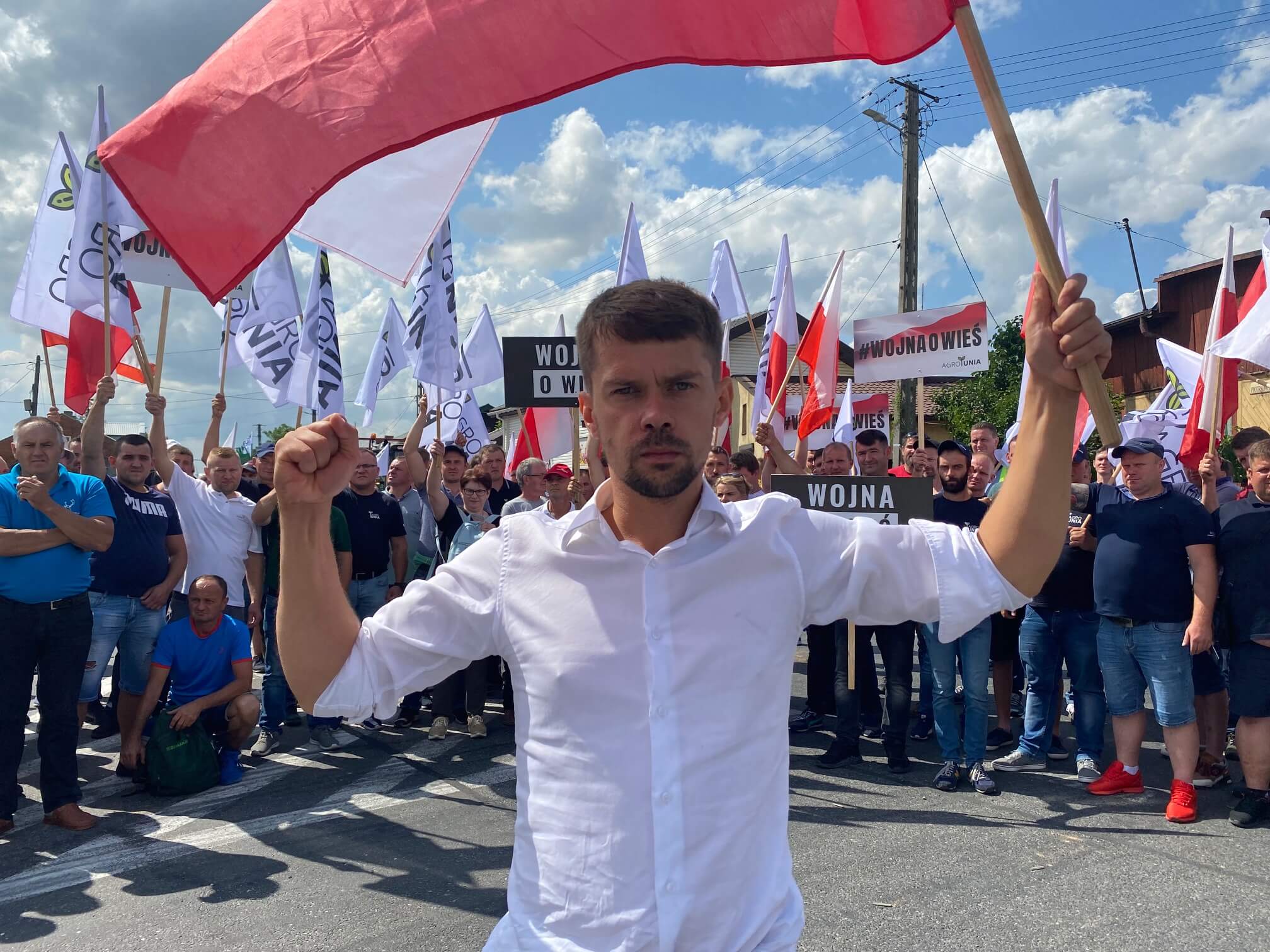 agrounia.pl - WOJNA O WIEŚ - 300 traktorów wyjechało na drogi!