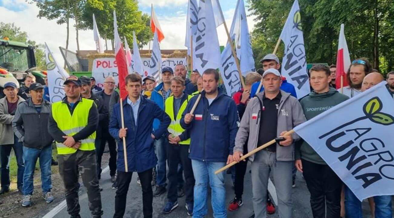 agrounia.pl - 24 godziny na drodze. Blokada w miejscowości Sampława 